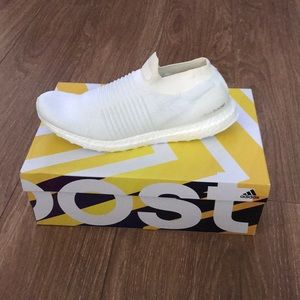 ADIDAS ULTRA BOOST LACELESS ( men’s 12)